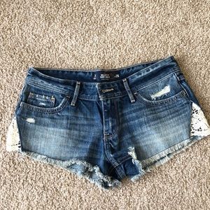 Hollister Low-Rise Shorts Size 3/26